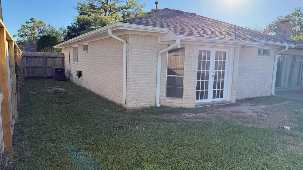 5702 Arncliffe Drive Houston, TX 77088