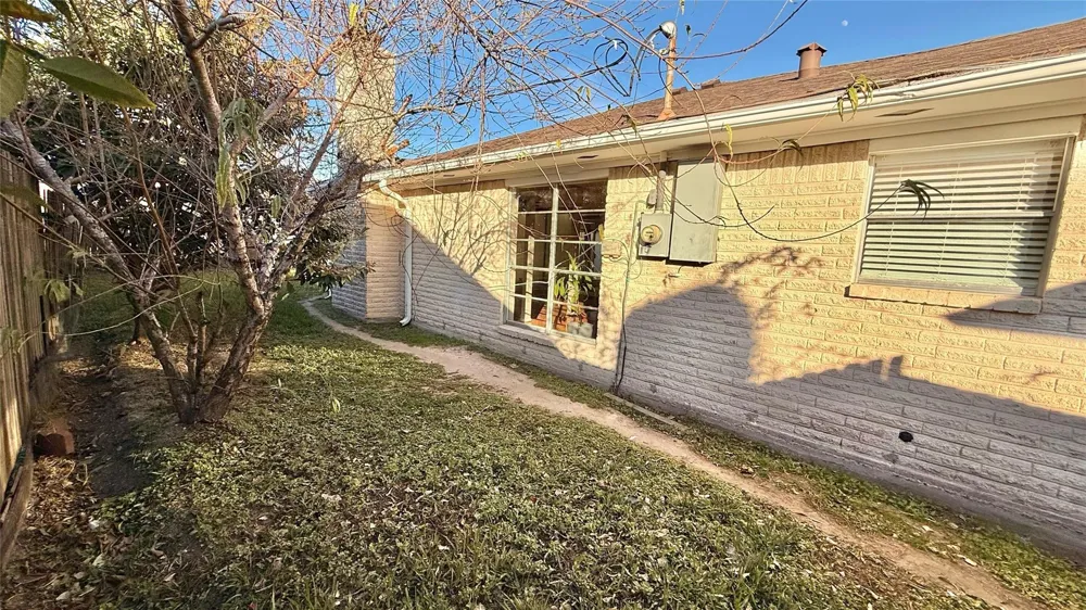 5702 Arncliffe Drive Houston, TX 77088