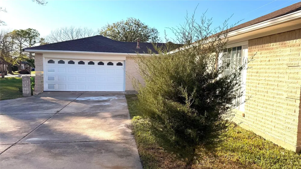 5702 Arncliffe Drive Houston, TX 77088