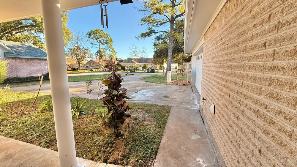 5702 Arncliffe Drive Houston, TX 77088