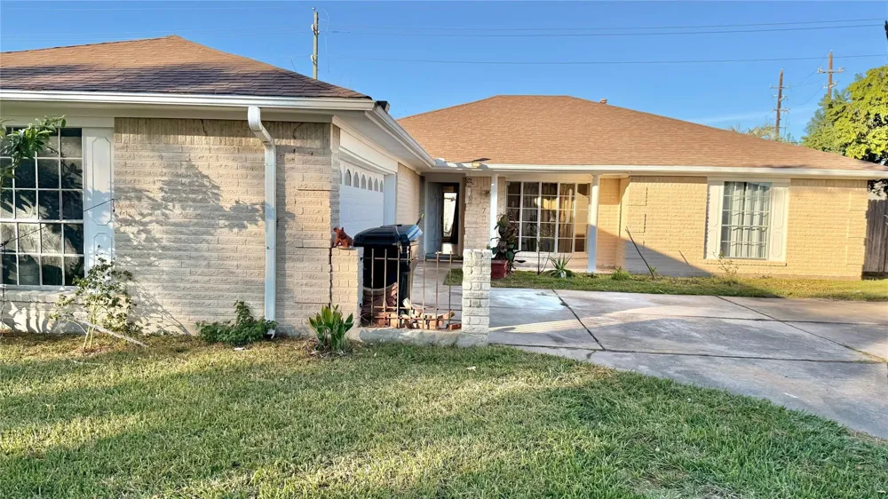 5702 Arncliffe Drive Houston, TX 77088
