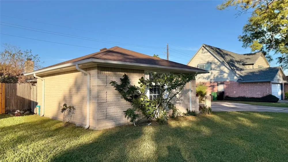 5702 Arncliffe Drive Houston, TX 77088