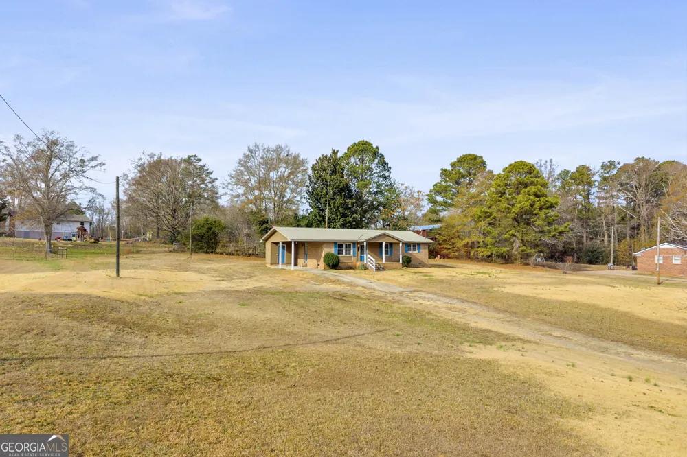 1621 Dickerson RD Elberton, GA 30635