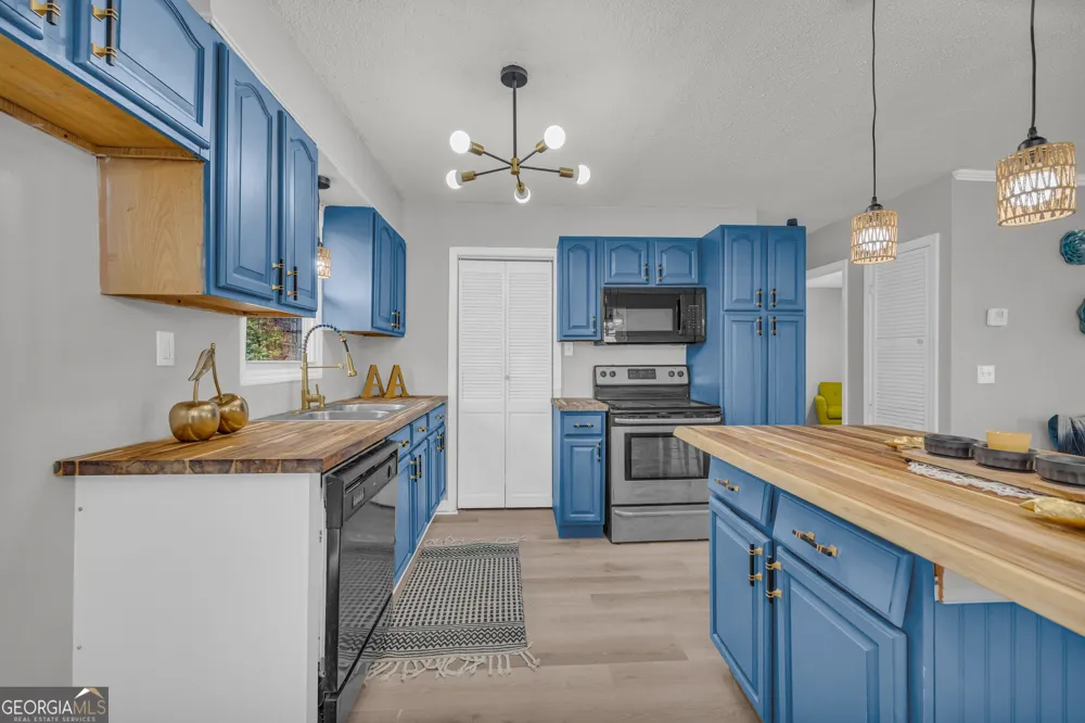 1621 Dickerson RD Elberton, GA 30635