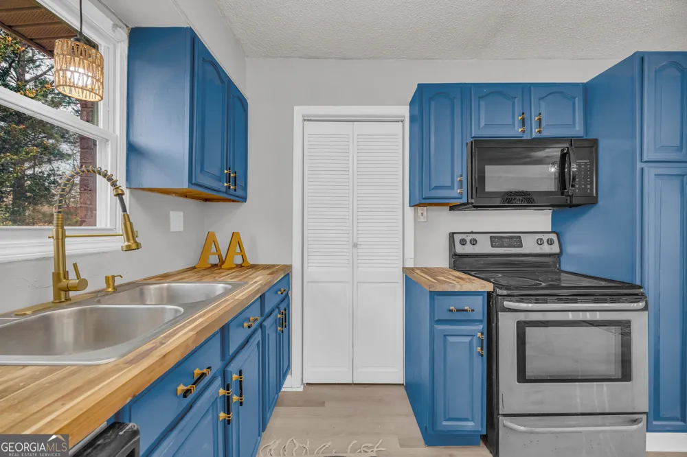 1621 Dickerson RD Elberton, GA 30635