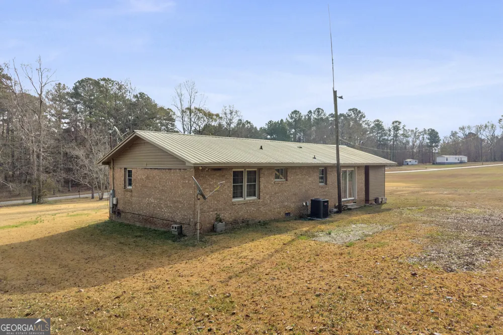 1621 Dickerson RD Elberton, GA 30635