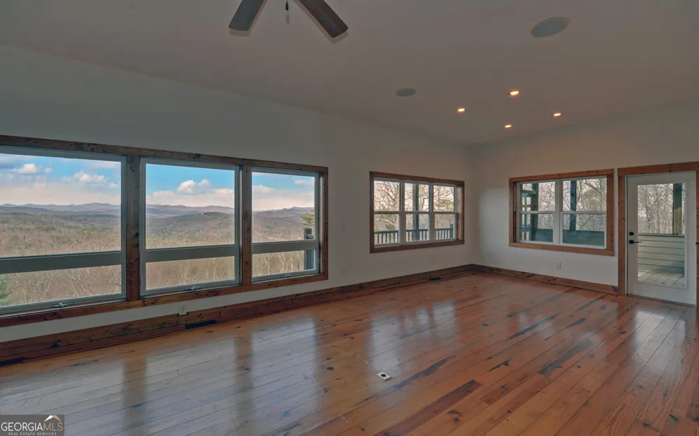 990 Hickory Nut MTN Tallulah Falls, GA 30573