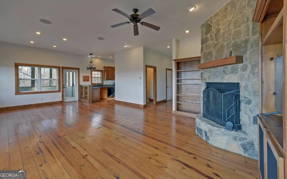 990 Hickory Nut MTN Tallulah Falls, GA 30573