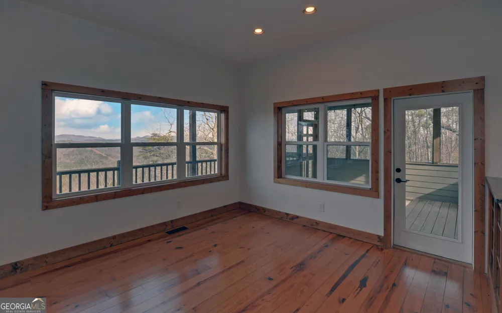 990 Hickory Nut MTN Tallulah Falls, GA 30573
