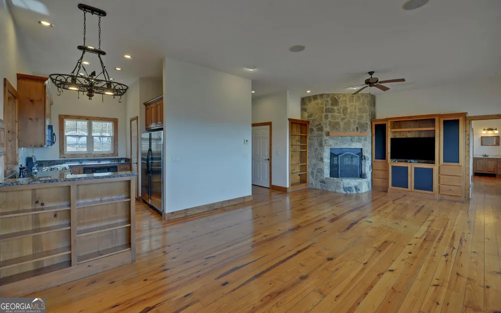 990 Hickory Nut MTN Tallulah Falls, GA 30573