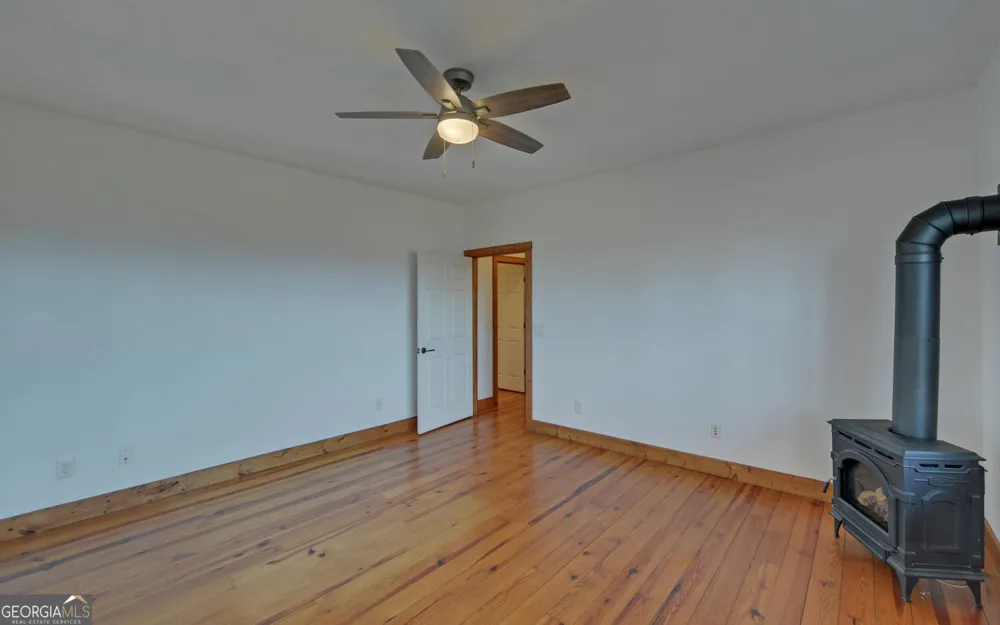 990 Hickory Nut MTN Tallulah Falls, GA 30573