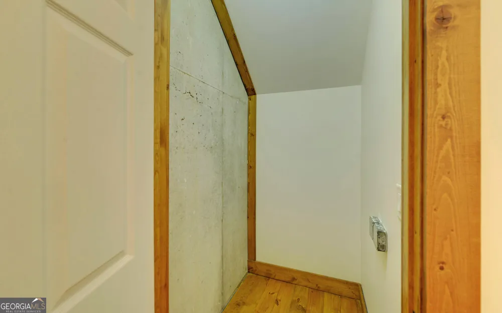 990 Hickory Nut MTN Tallulah Falls, GA 30573