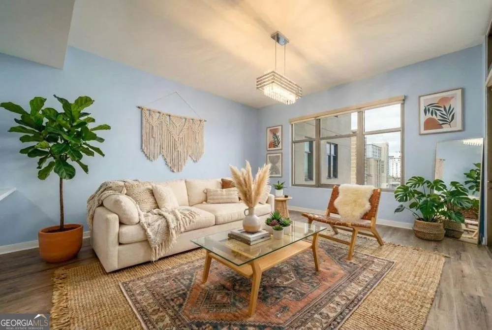 565 Peachtree Street NE #1207