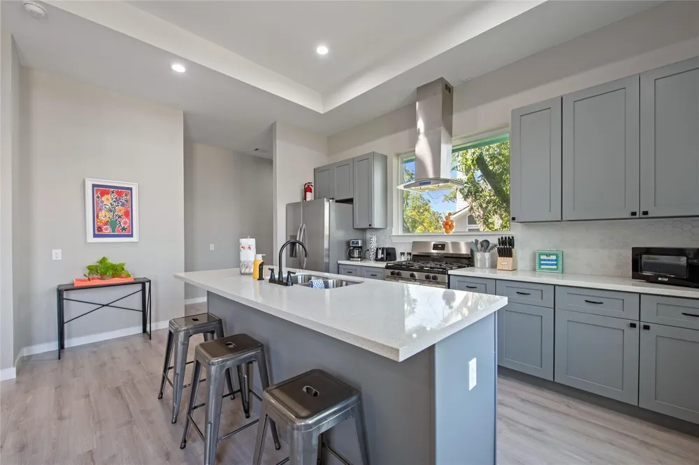 2113 Knollwood Street