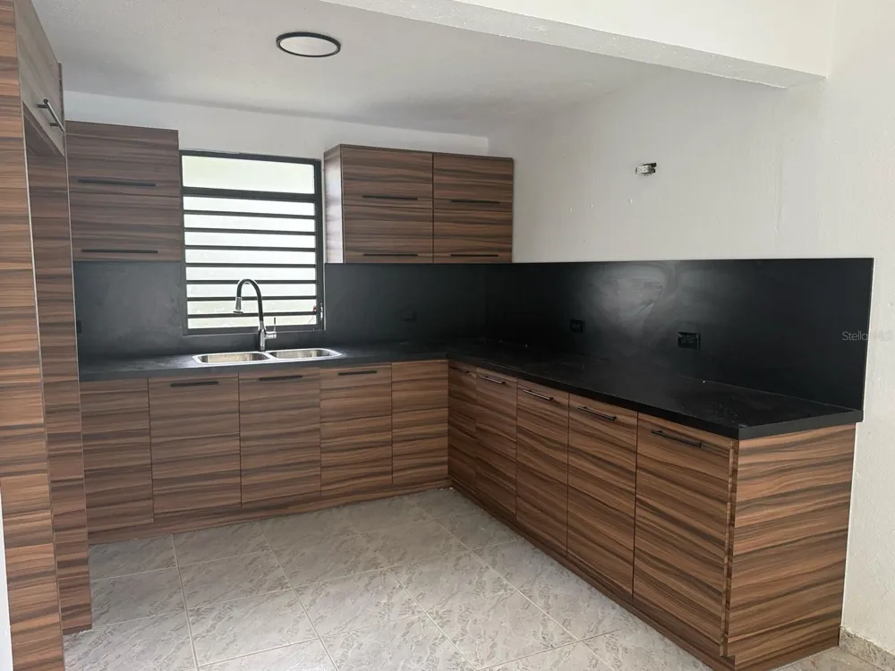 763 SAN SALVADOR Caguas, PR 00725