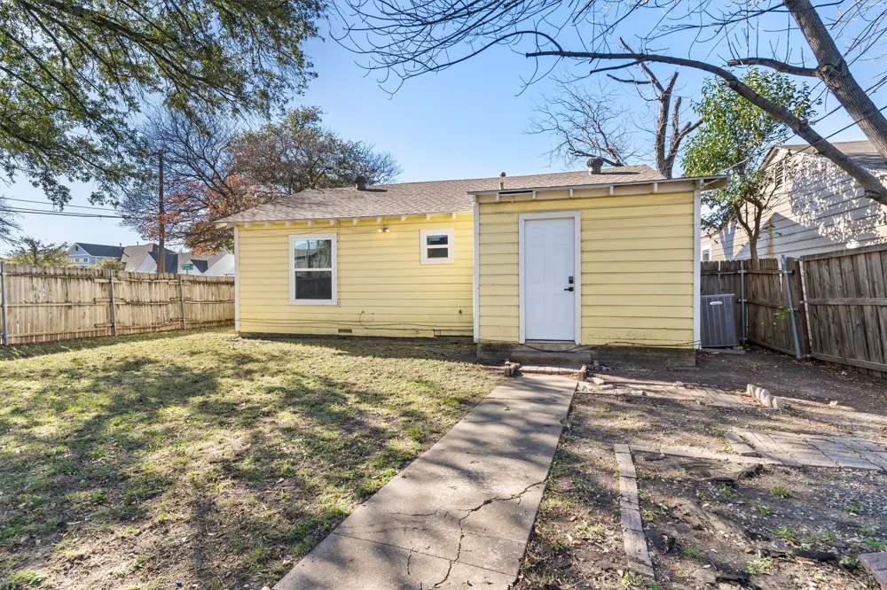 2739 Livingston Avenue Fort Worth, TX 76110