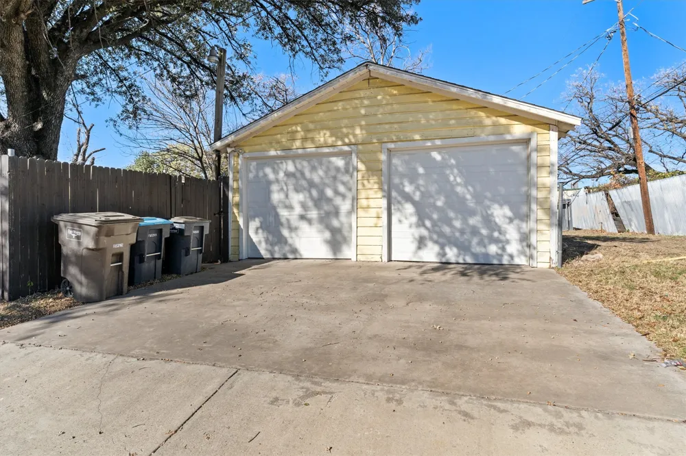 2739 Livingston Avenue Fort Worth, TX 76110