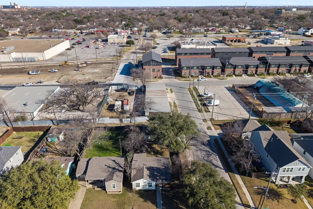 2739 Livingston Avenue Fort Worth, TX 76110