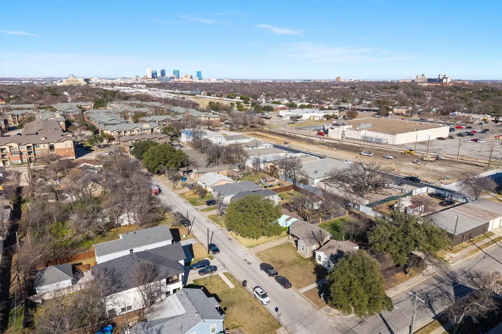 2739 Livingston Avenue Fort Worth, TX 76110