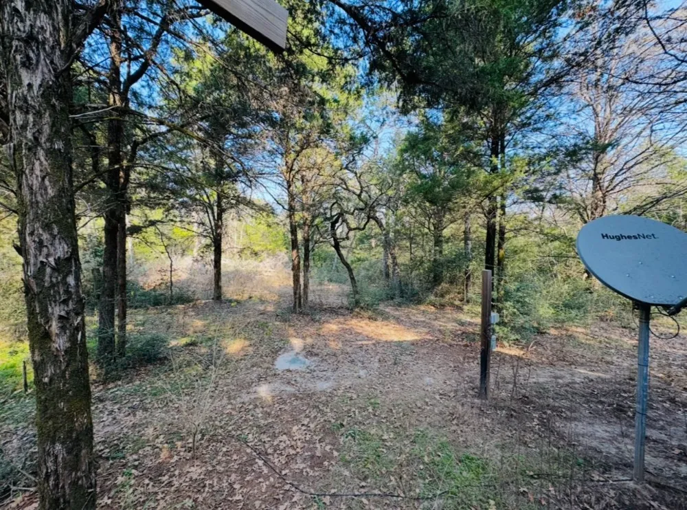 1575 County Road B Road Lexington, TX 78947
