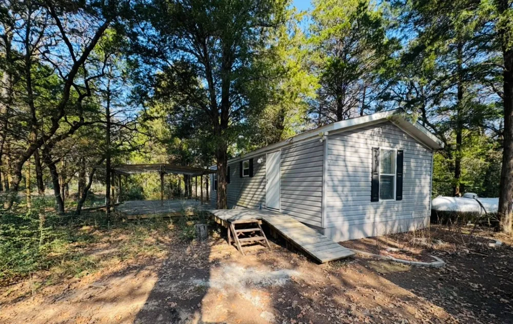 1575 County Road B Road Lexington, TX 78947