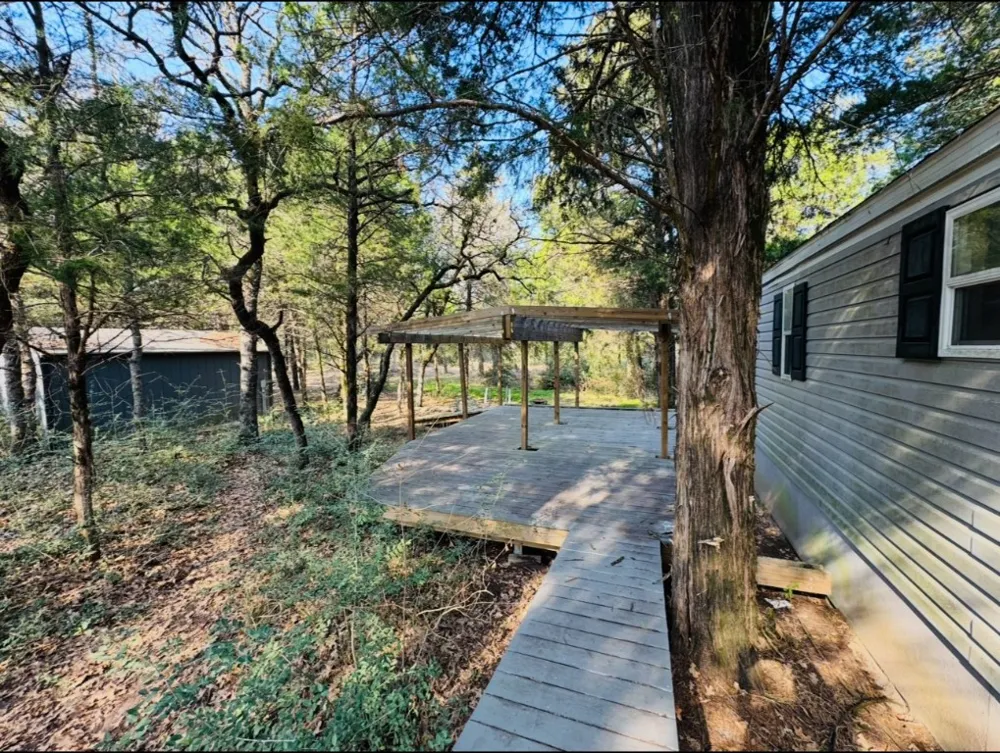 1575 County Road B Road Lexington, TX 78947