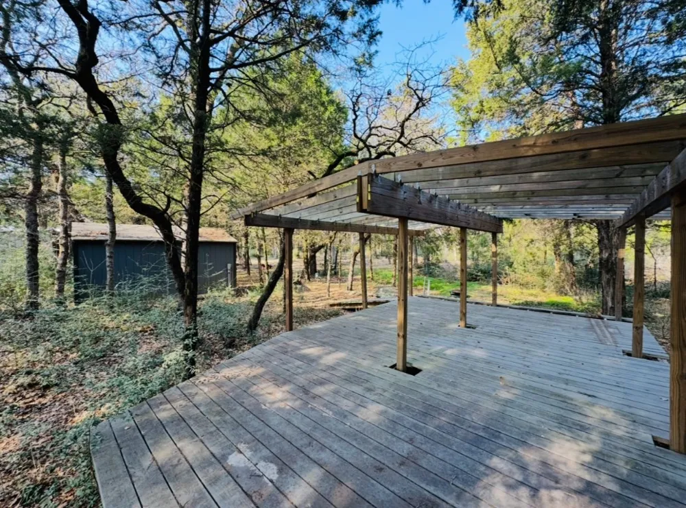 1575 County Road B Road Lexington, TX 78947