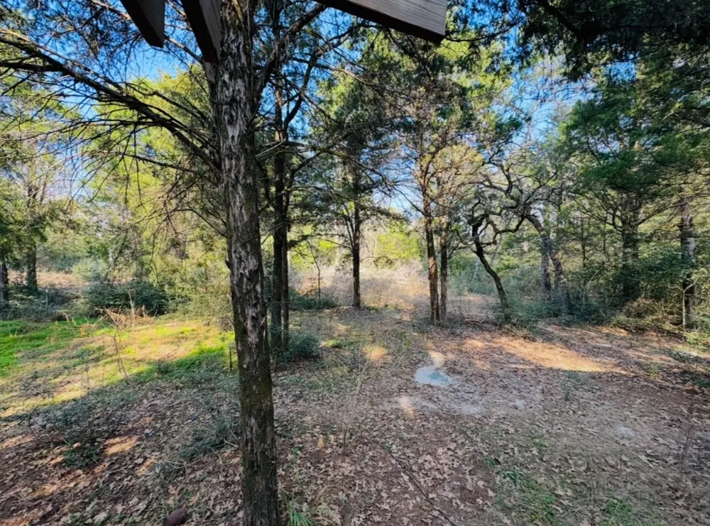 1575 County Road B Road Lexington, TX 78947