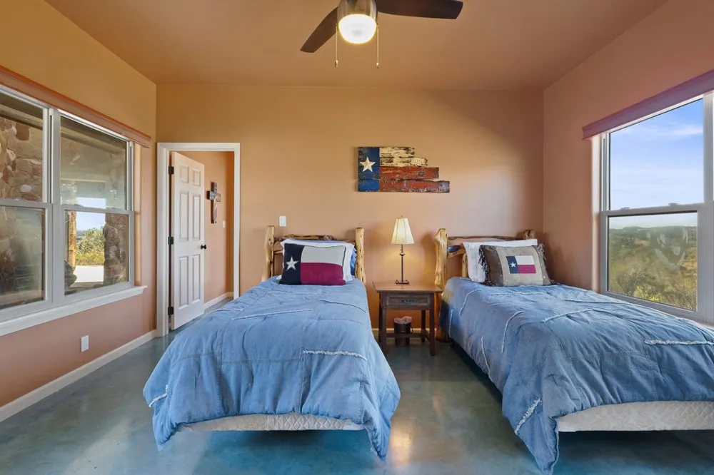 1292 Upper Turtle Creek Road Kerrville, TX 78028