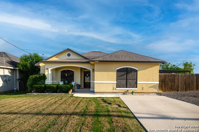 1038 Avenue H Poteet, TX 78065