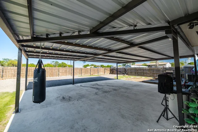 1038 Avenue H Poteet, TX 78065