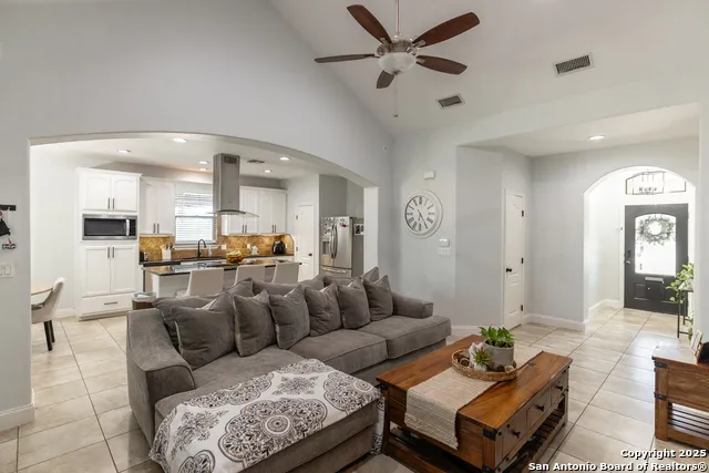 1038 Avenue H Poteet, TX 78065