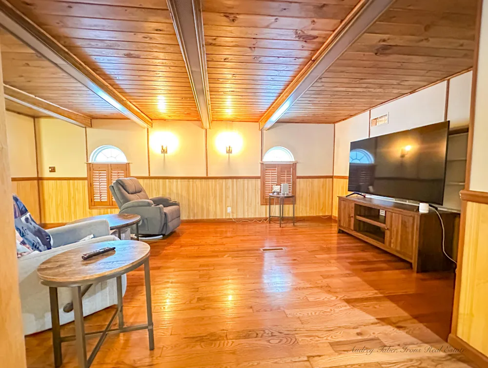 8933 E M 20 Newfield Township, MI 49421