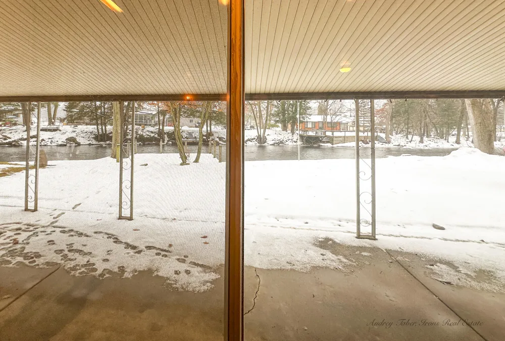 8933 E M 20 Newfield Township, MI 49421