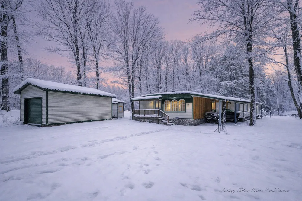 8933 E M 20 Newfield Township, MI 49421