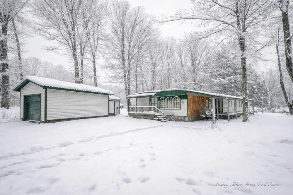 8933 E M 20 Newfield Township, MI 49421