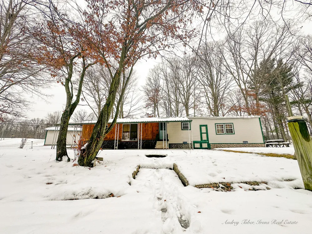 8933 E M 20 Newfield Township, MI 49421