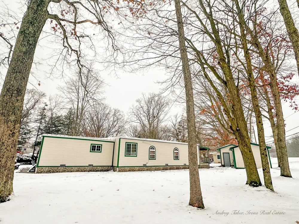 8933 E M 20 Newfield Township, MI 49421