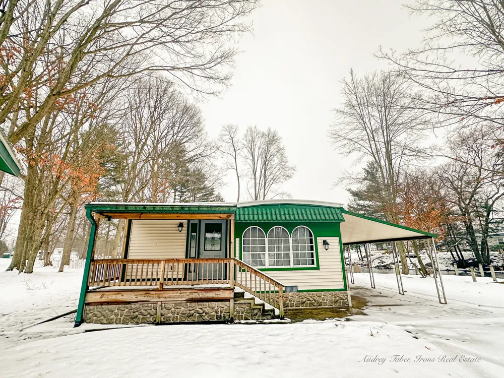 8933 E M 20 Newfield Township, MI 49421