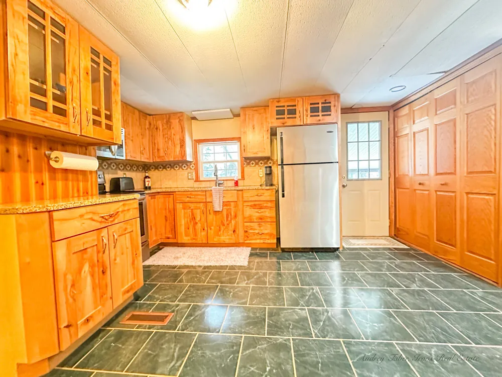 8933 E M 20 Newfield Township, MI 49421