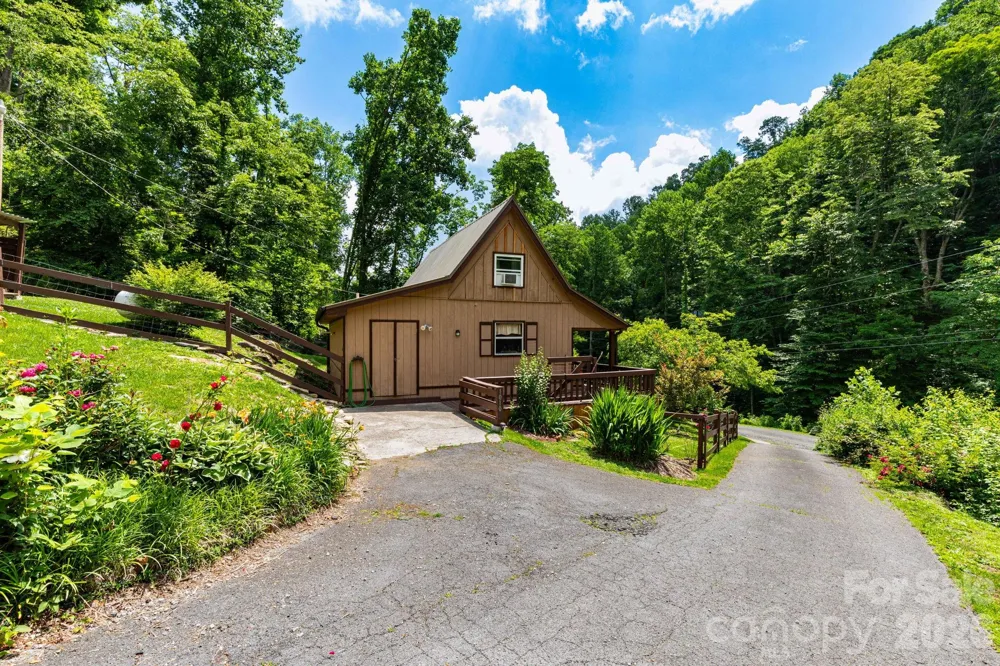 1010 and 1014 Melton Branch Road Bakersville, NC 28705