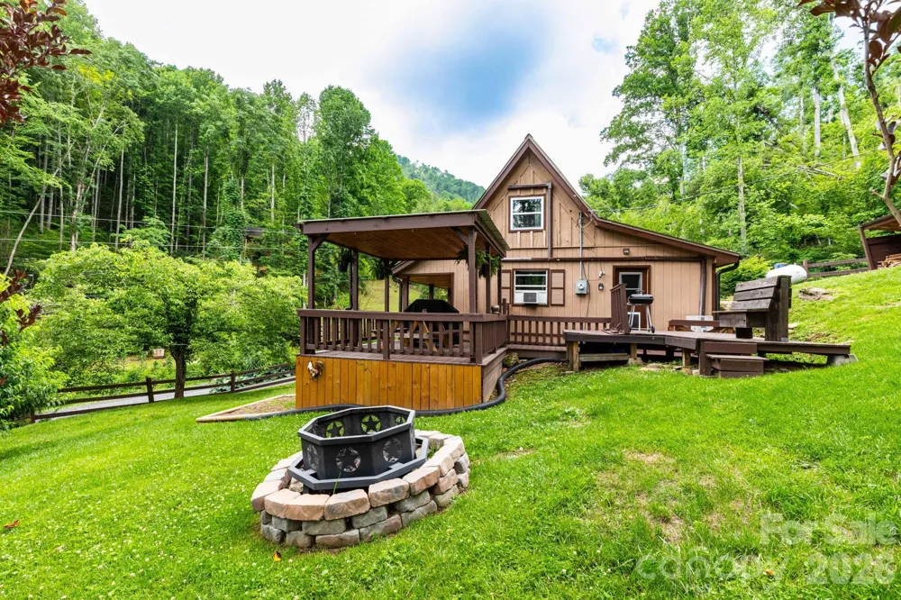 1010 and 1014 Melton Branch Road Bakersville, NC 28705