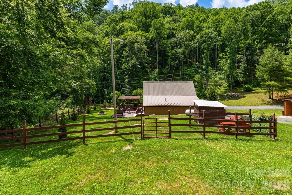 1010 and 1014 Melton Branch Road Bakersville, NC 28705