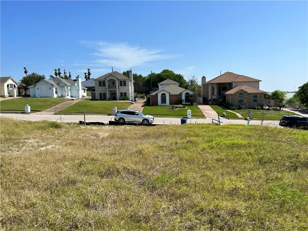 1009 Bluff Drive Portland, TX 78374