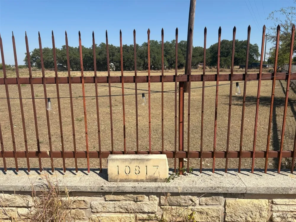 10817 County Road 272 Bertram, TX 78605
