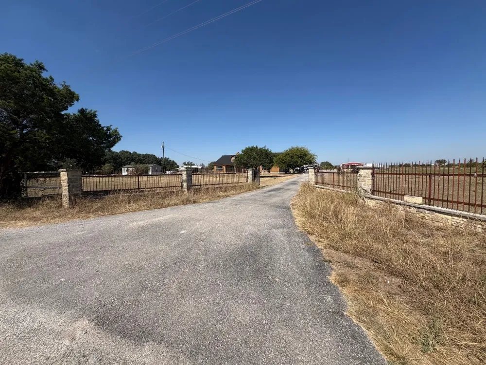 10817 County Road 272 Bertram, TX 78605