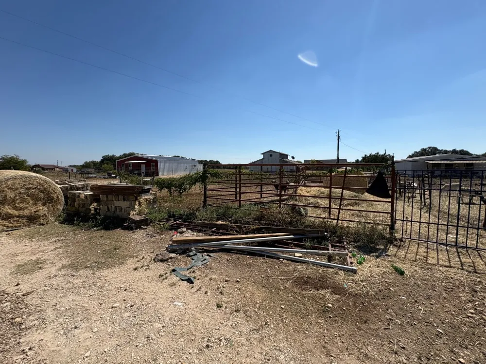 10817 County Road 272 Bertram, TX 78605