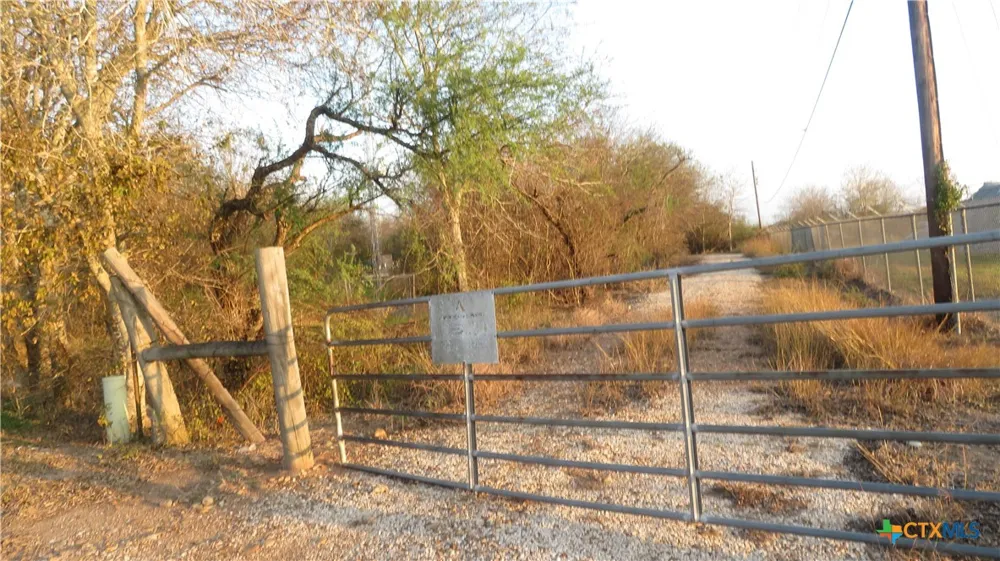 W Main Edna, TX 77957