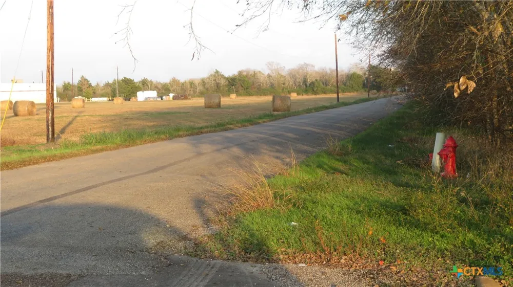 W Main Edna, TX 77957