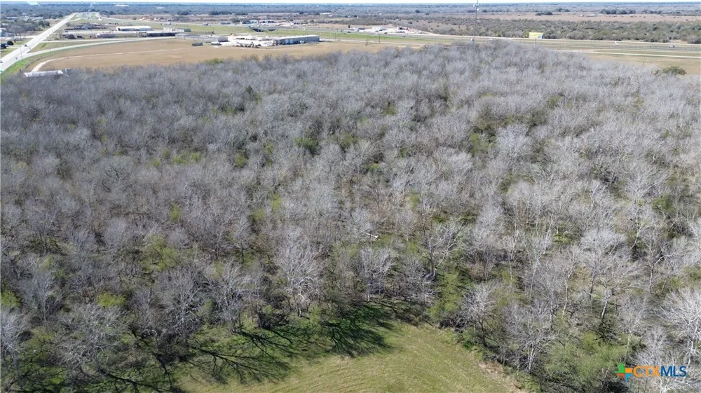W Main Edna, TX 77957